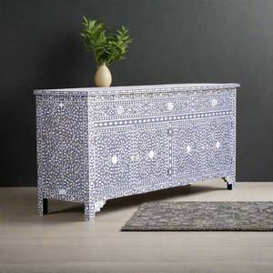 Commode en bois sculptée à la main avec incrustations florales élégantes, de qualité supérieure - Product Image 1