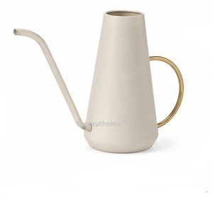 Arrosoir en aluminium beige avec poignée dorée, écologique, capacité de 1,5 L, revêtement poudré, outil de jardinage durable - Product Image 1