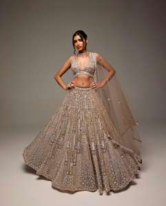 Lehenga Choli Tradicional Indio con Red de Cintas y Bordado de Hilo para Bodas y Fiestas, Ropa Elegante para Mujer - Product Image 5