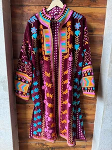 เสื้อแจ็คเก็ตยาวกำมะหยี่สีม่วงพรีเมียม ปักลายดอกไม้สไตล์โบฮีเมียน แขนยาว คอตั้ง สไตล์ชาติพันธุ์ เสื้อคลุมฤดูหนาว - Product Image 1