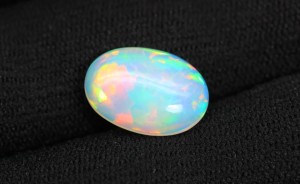โอปอลเอธิโอเปียทรงรีแบบคาโบชอง ลายรังผึ้ง สีรุ้ง สวยงาม น้ำหนัก 4-6 กะรัต ต่อขนาด อัญมณีโอปอล - Product Image 2