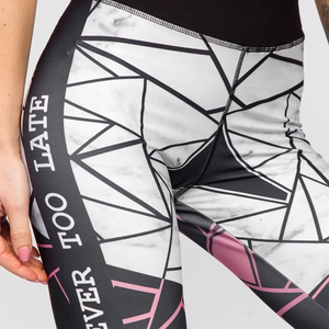 Leggings personnalisés imprimés par sublimation pour filles, à prix abordable, effet seconde peau, pour le sport, le fitness, le yoga, coupe slim capri - Product Image 5