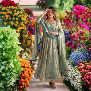 Vestido estilo Anarkali de seda de diseñador Fandy con dupatta y pantalón - Product Image 3