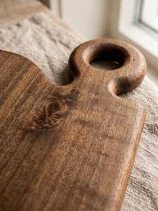 Tabla de cortar de nogal hecha a mano, tabla de charcutería de madera maciza, tabla de servir rústica, acabado apto para alimentos - Product Image 4