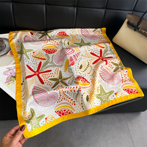 Écharpe carrée en soie tendance pour femme - Bandeaux d'été, hijabs, foulards et bandanas - Durable et doux pour la peau - Product Image 1