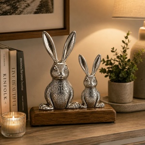 Statues de lapins en argent sur socle en bois, 7 pouces de haut, décoration de Pâques pour la maison - Product Image 2