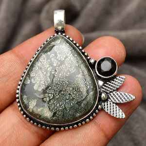 Pendentif artisanal en marcassite et onyx noir, bijoux en argent sterling 925, cadeau élégant pour femmes et filles - Product Image 3