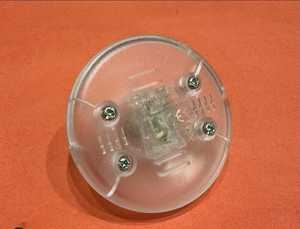 Lampe de sol en plastique avec interrupteur au pied marche/arrêt et garantie de 10 ans - Product Image 4