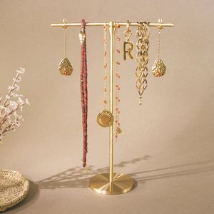 Organizador de Joyas Metálico que Ahorra Espacio con Múltiples Ganchos y Bandeja para Guardar Collares, Pulseras y Anillos - Product Image 3