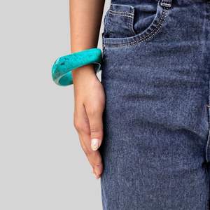 Brazaletes de Resina Hechos a Mano, Accesorios de Moda de Cristal para Boutiques y Venta en Línea - Product Image 1