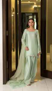 Shalwar Kameez Farshi Quotidien pour Femme, Modèles Personnalisés Écologiques, Créateur Pakistanais, 100% Soie, Dentelle Naturelle, Boutons Numériques Lourds - Product Image 2