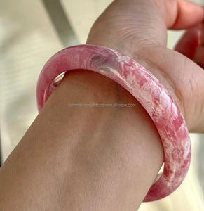 กำไลแฟชั่นแบบคลาสสิกของผู้หญิงทำจากเรซินออกแบบเป็นเอกลักษณ์สร้อยข้อมือหรูหราสำหรับโอกาสครบรอบการรับรองงานฝีมือของ Sami - Product Image 3