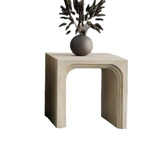 Lineage Corporation Mesa auxiliar de madera maciza Josiane moderna con forma cuadrada Líneas rectas Bordes tallados para dormitorio Sala de estar - Product Image 1