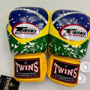 ถุงมือชกมวย TWINS รุ่น Professional สำหรับฝึกซ้อมมวยไทย ต่อสู้ ระบายอากาศได้ดี ซับเหงื่อ ปิดด้วยแถบตีนตุ๊กแก รุ่น RL-BG-182 - Product Image 1