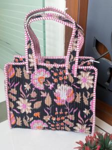 Sac fourre-tout pour femme au design épuré et intemporel, conçu pour accompagner les routines quotidiennes, des trajets matinaux aux sorties du soir, Noël - Product Image 5