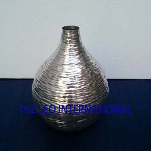 White Color Flower <b>Vase</b> <b>Unique</b> Handmade Nordic Style Modern Luxury Aluminum Metal <b>Vase</b> Coastal Iron Flower <b>Vase</b> - Product Image 2