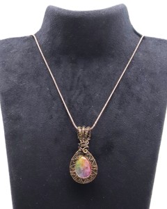 Collier en agate naturelle avec pendentif enroulé de fil de cuivre |   Collier artisanal bohème en pierres précieuses - Product Image 2