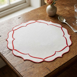 Juego de Manteles Individuales y Servilletas de Lujo con Bordado Geométrico Blanco y Rojo, Decoración de Mesa de Algodón, Lavable a Máquina, Personalizable para Banquetes - Product Image 3