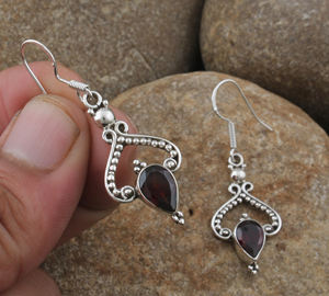 Boucles d'oreilles pendantes en grenat rouge naturel, argent sterling 925, faites à la main, pierre précieuse rouge foncé, bijoux de luxe pour les fêtes, cadeau pour elle - Product Image 5
