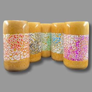 Vaso de bambú con diseño único hecho a mano en azul y dorado, con incrustaciones de nácar, ecológico y natural, para fiestas y hoteles. - Product Image 2