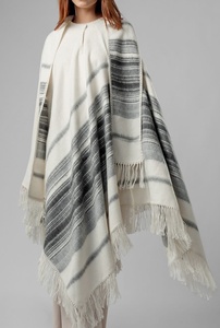 Poncho unisexe en mélange de laine d'alpaga à rayures, tissé plat, avec écharpe - Product Image 2