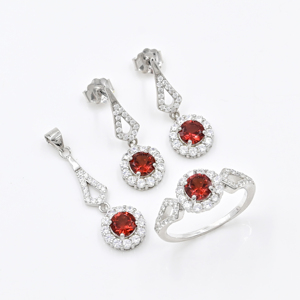 Ensemble de bijoux en argent sterling 925 certifié IGI avec pierre précieuse de grenat rouge naturel taille ronde, comprenant une bague, des boucles d'oreilles et un pendentif pour femmes - Product Image 1