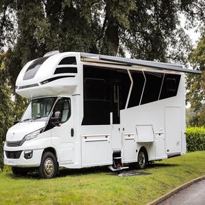 Mini-caravane moderne 4x4 élégante et légère, camping-car tout-terrain avec capacité de couchage pour 4 personnes - Product Image 6