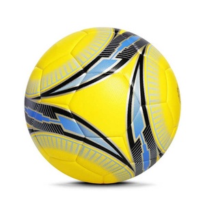 Ballon de football d'entraînement en cuir PU souple, ballon de football professionnel gonflable, en vente en ligne, pour entraînement d'équipe. - Product Image 5