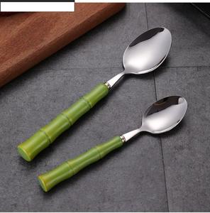 Serie de Cubiertos Contemporáneos para Hostelería, Diseñados para Servir en Eventos y Cenas en el Hogar, que Ofrecen un Juego de Cubiertos de Uso Repetido Consistente - Product Image 5