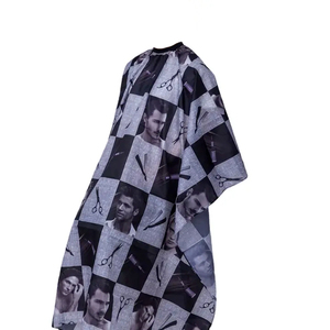 Capa de Peluquería con Estampado de Herramientas para el Cabello, Antiadherente, Profesional, para Salón de Belleza, Corte de Cabello, Coloración y Peinado - Product Image 1