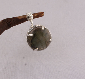 Colgante Redondo de Labradorita Hecho a Mano con Engaste de Plata de Ley 925, Estilo Bohemio Vintage, Piedra Brillante en Forma de Lágrima, Collar de 18 Pulgadas - Product Image 5