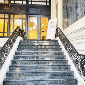 Barandilla de Escalera Neoclásica Moderna KHP para Interiores y Exteriores, Proveedor de Alta Calidad, Barandilla de Hierro Forjado Resistente al Óxido, Hecho en Vietnam. - Product Image 2