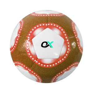 Ballon de football Oxva Industries, design triangulaire, PU/TPU, thermocollé, sur mesure, cousu à la machine, durable, usage professionnel en extérieur. - Product Image 5