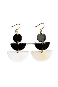 Boucles d'oreilles pendantes pour filles, modernes et luxueuses, faites à la main, nouveau design, taille et prix personnalisés en vente, avec corne de buffle - Product Image 4