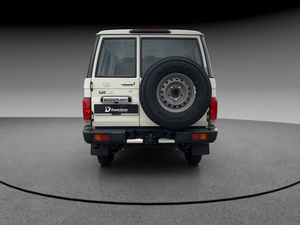 โตโยต้า แลนด์ ครุยเซอร์ GRJ76 4.0L V6 4x4 2024 – รถเอสยูวีออฟโรดสุดแกร่ง - Product Image 2