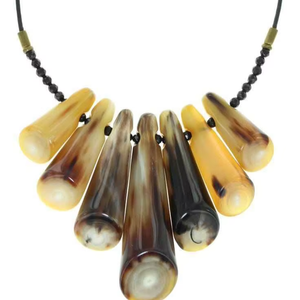 Pendentif Tribal Unique Bohème Élégant en Corne Naturelle Polie Faite à la Main Écologique par HF Crafts - Product Image 5