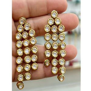 Magnifiques boucles d'oreilles en moissanite de qualité supérieure plaquées or, style Kundan, pour femmes et filles, pour les tenues de soirée, pour les occasions festives, à la mode - Product Image 2