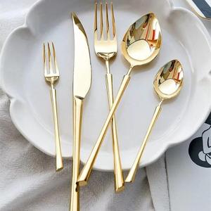 Ensemble de couverts en or mat, design moderne, couverts décoratifs de table, couverts en métal de luxe, vaisselle de mariage, ensemble de 5 pièces, idées cadeaux - Product Image 6