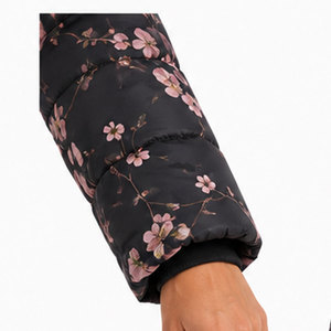Chaqueta Impermeable con Capucha para Mujer, con Interior Aislado y Cómodo, Producción Personalizada OEM ODM para Venta al Por Mayor - Product Image 4