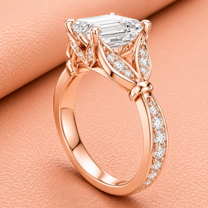 Bague de fiançailles en or jaune avec diamant taille émeraude de laboratoire, sertie halo et griffes, plaqué rhodium, bague de mariée de luxe, bande pavée intemporelle - Product Image 1