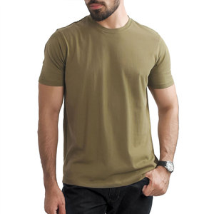 Ensemble t-shirt et short pour homme, nouvelle mode, tissu durable, respirant, tendance, prix raisonnable, haute qualité. - Product Image 1