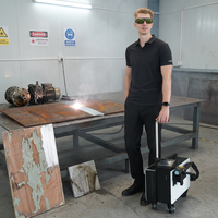 Nettoyeur laser à impulsions portable 300W pour l'élimination de la rouille, de la peinture et de l'oxyde sur plusieurs surfaces (métal, pierre, bois, brique)