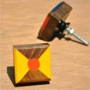 Poignée de porte d'armoire en résine de luxe au charme vintage – Bouton supérieur avancé en résine – Poignées et boutons de meubles - Product Image 1