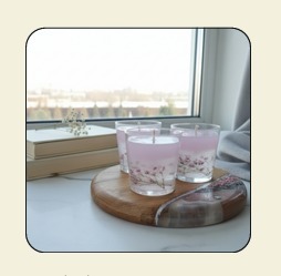 Bougie parfumée à la rose dans un récipient avec un design de fleurs réelles, verre rond, décoration intérieure moderne, sans gouttes, style moderne, Noël, hiver - Product Image 2