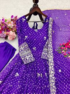 Ensemble Anarkali en polyester brodé violet avec dupatta, coupe ample, tenue traditionnelle indienne et pakistanaise pour femme, longueur ras du sol - Product Image 6