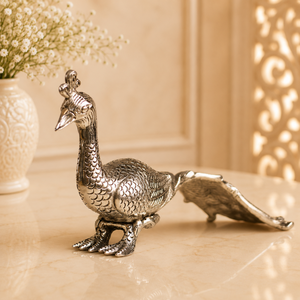 Sculpture d'oiseau en métal artisanale, motif paon, argentée et polie, pour décoration de table - Product Image 2