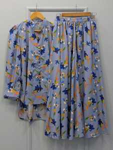 Conjunto de Falda y Blusa para Mujer, Cuello en V, Estampado Floral, Corte Regular, Cintura Alta, Elegante, Poliéster/Algodón, Venta al Por Mayor - Product Image 3