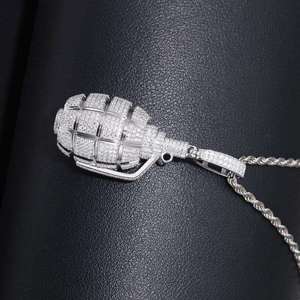 Colgante con Forma de Granada de Hiphop con Moissanita VVS D, Plata 925 y Acabado en Oro de 18K, Regalo de Joyería para Él y Ella - Product Image 2