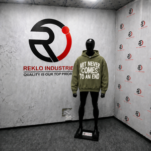 Sudadera con Capucha Oversize Olive, Diseño Gráfico Premium, Estilo Urbano, Unisex, Felpa Gruesa, con Tipografía en Crema Intenso - Product Image 3