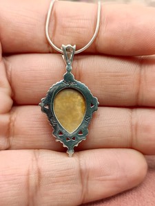 Pendentif en cristal de quartz céleste avec chaîne, collier élégant en pierres précieuses, cadeau de bijoux pour femmes, design unique et élégant - Product Image 3